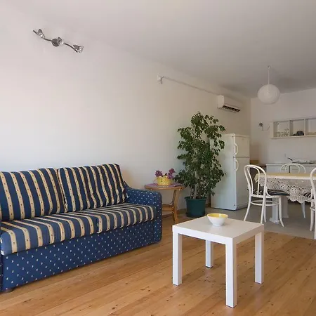 Apartment Aris *